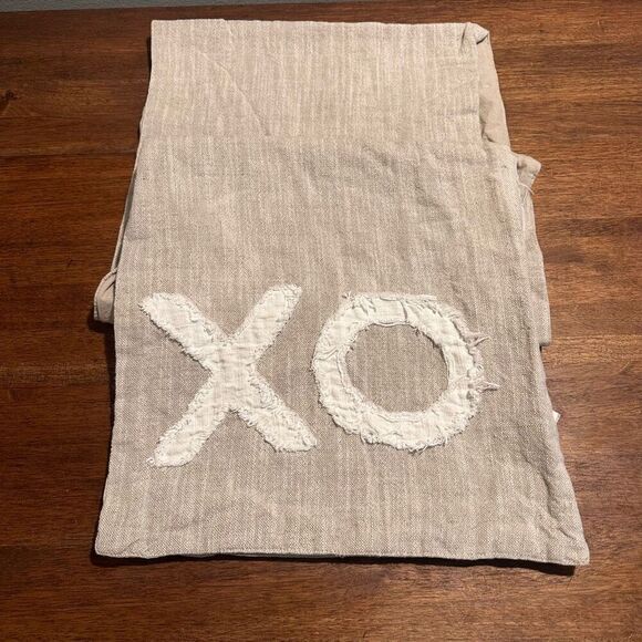 MAGASCHONI HOME XO Table Runner - Picture 2 of 4